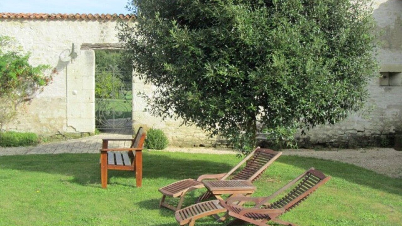 Photo of Outdoor in Saires