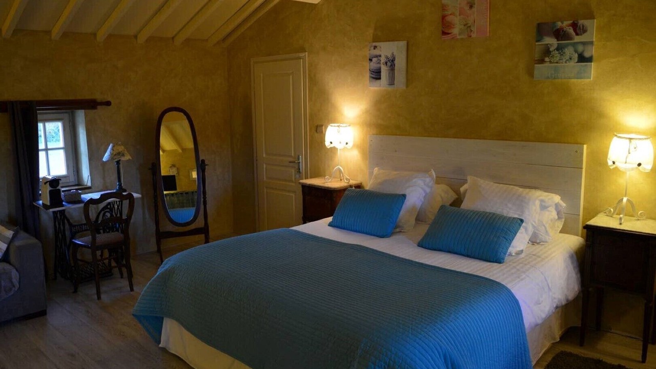 Photo of Others in Saires