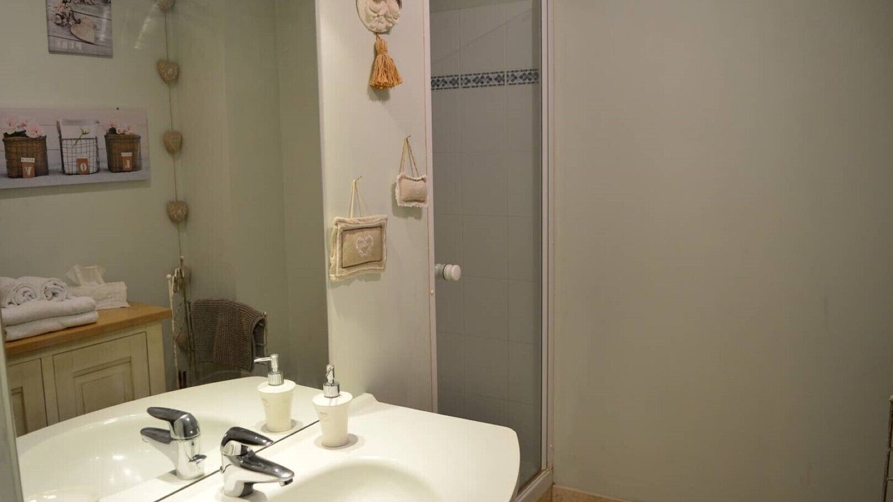 Photo of Others in Saires