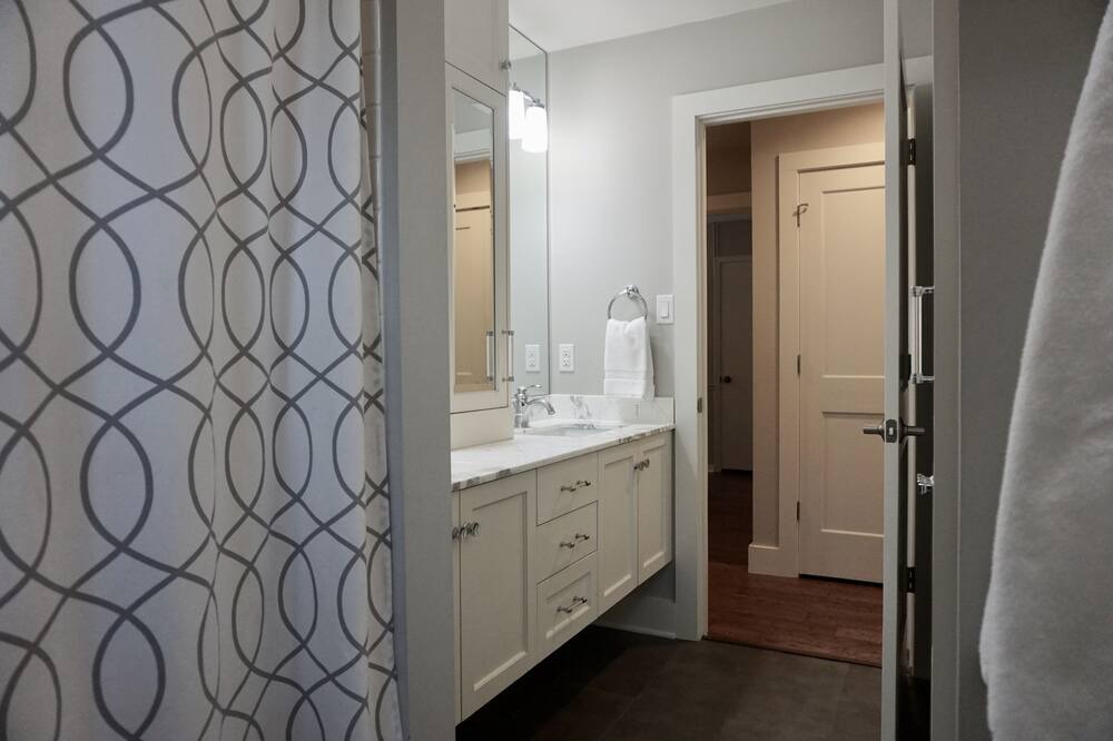 Photo of Bathroom in Westover Hills