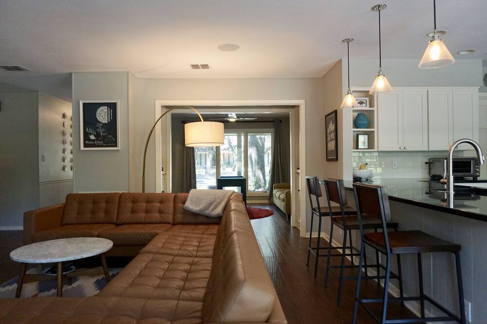 Photo of Livingroom in Westover Hills