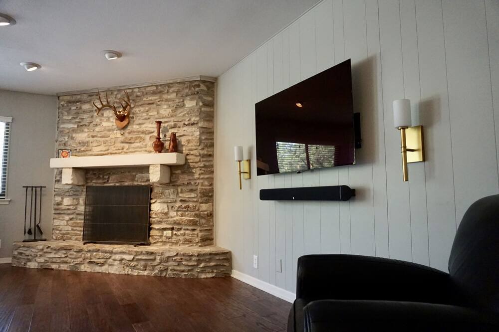 Photo of Livingroom in Westover Hills