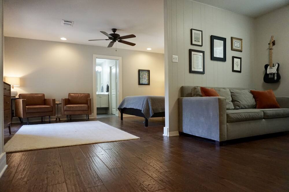 Photo of Livingroom in Westover Hills