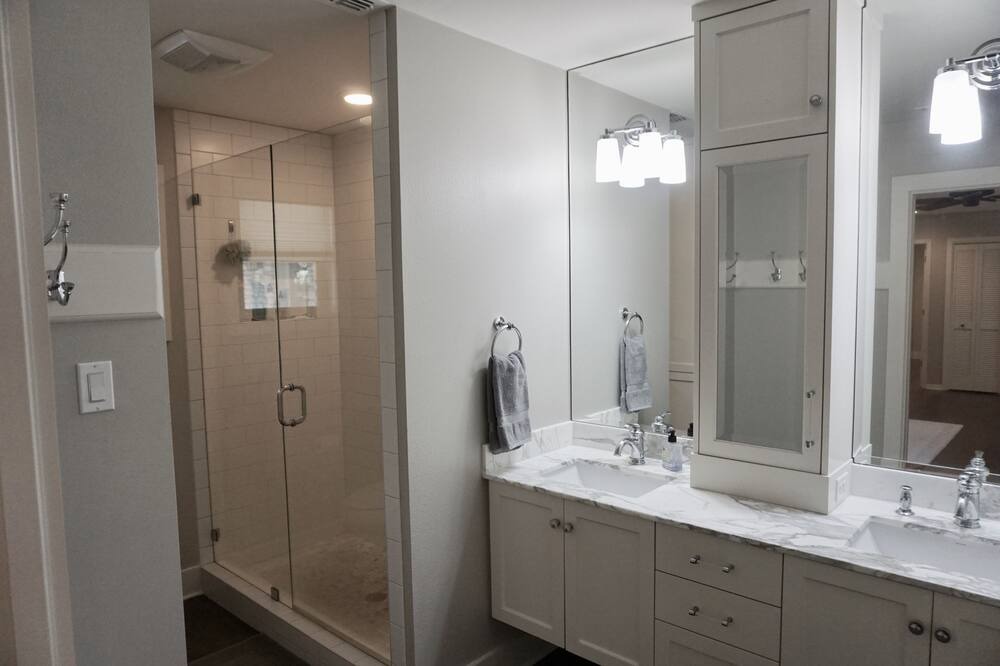 Photo of Bathroom in Westover Hills