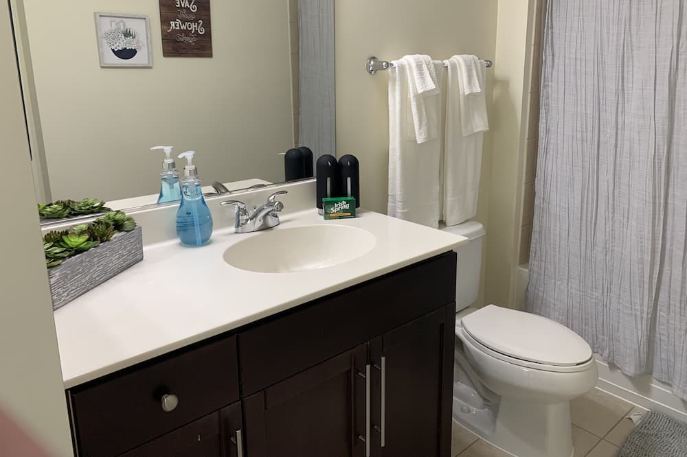 Photo of Bathroom in Jefferson Manor