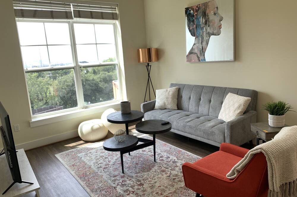 Photo of Livingroom in Jefferson Manor