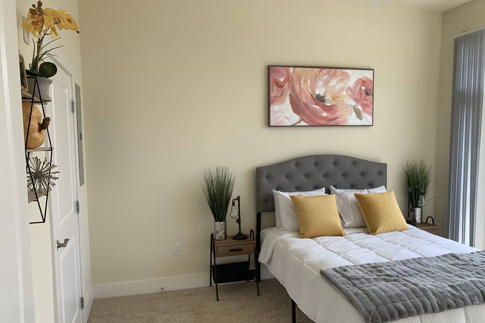 Photo of Bedroom in Jefferson Manor