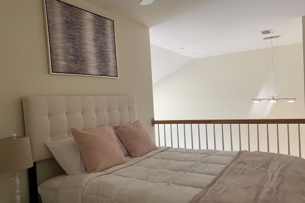 Photo of Bedroom in Jefferson Manor