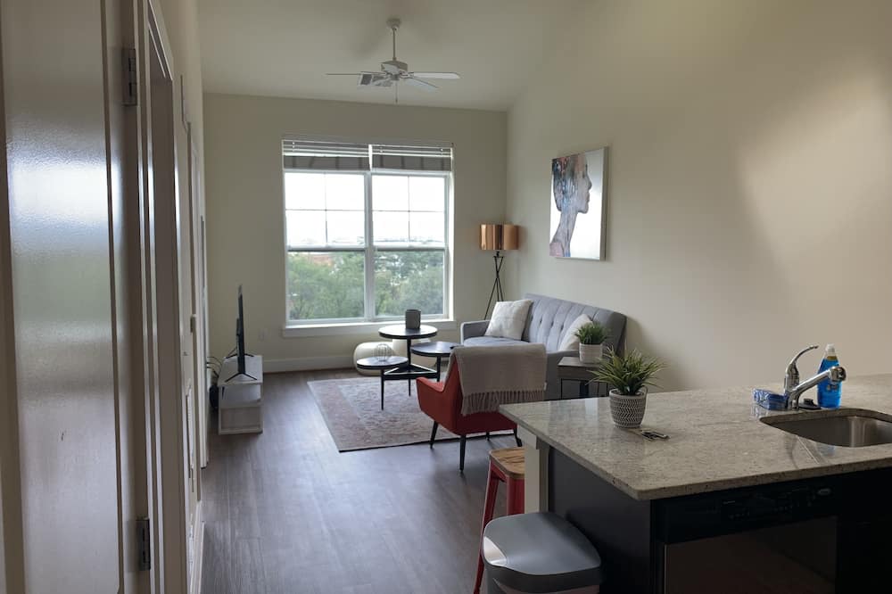 Photo of Livingroom in Jefferson Manor