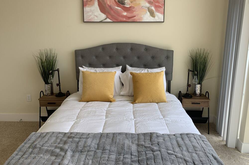 Photo of Bedroom in Jefferson Manor