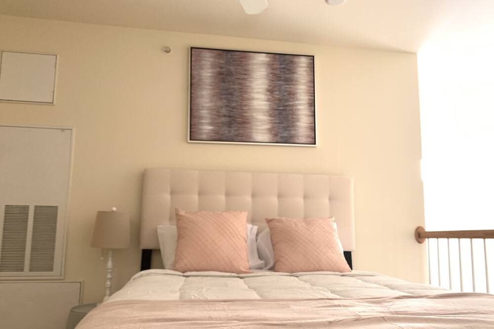 Photo of Bedroom in Jefferson Manor