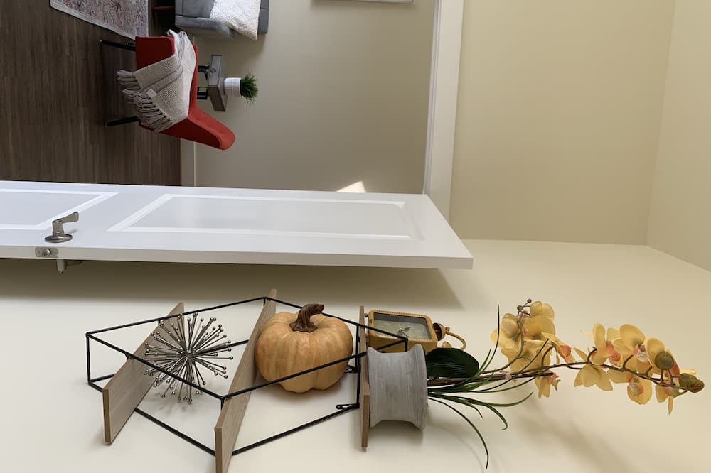 Photo of Bedroom in Jefferson Manor