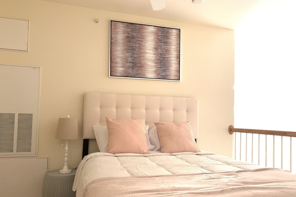 Photo of Bedroom in Jefferson Manor