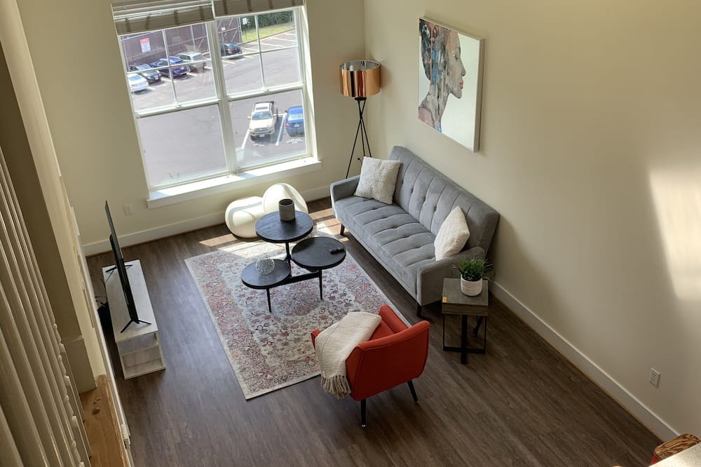 Photo of Livingroom in Jefferson Manor