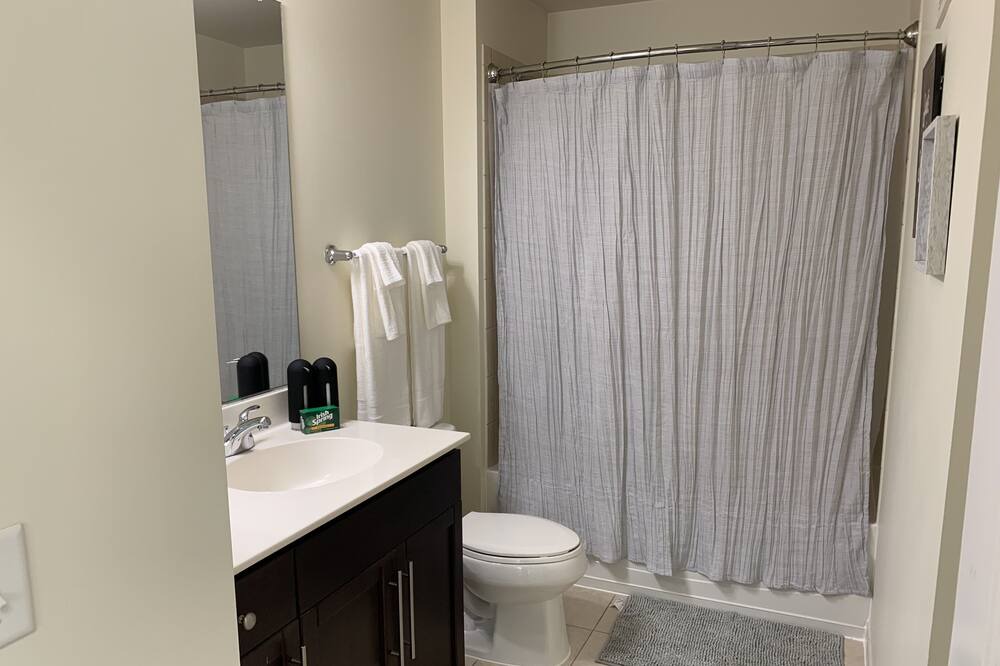 Photo of Bathroom in Jefferson Manor