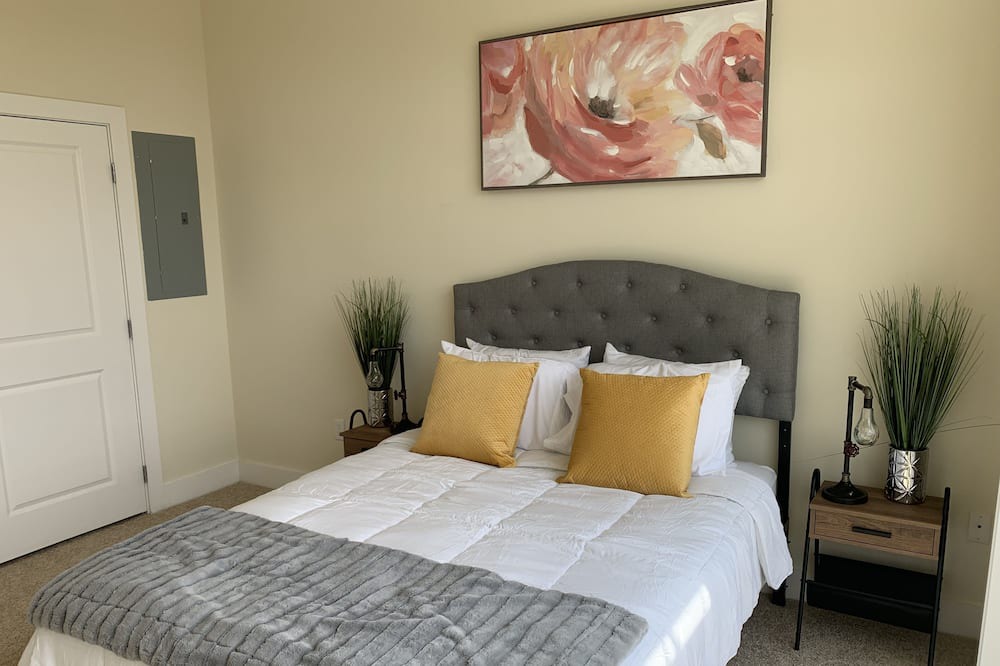 Photo of Bedroom in Jefferson Manor