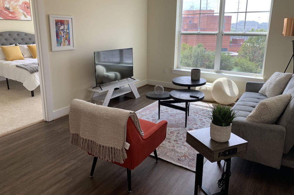 Photo of Livingroom in Jefferson Manor