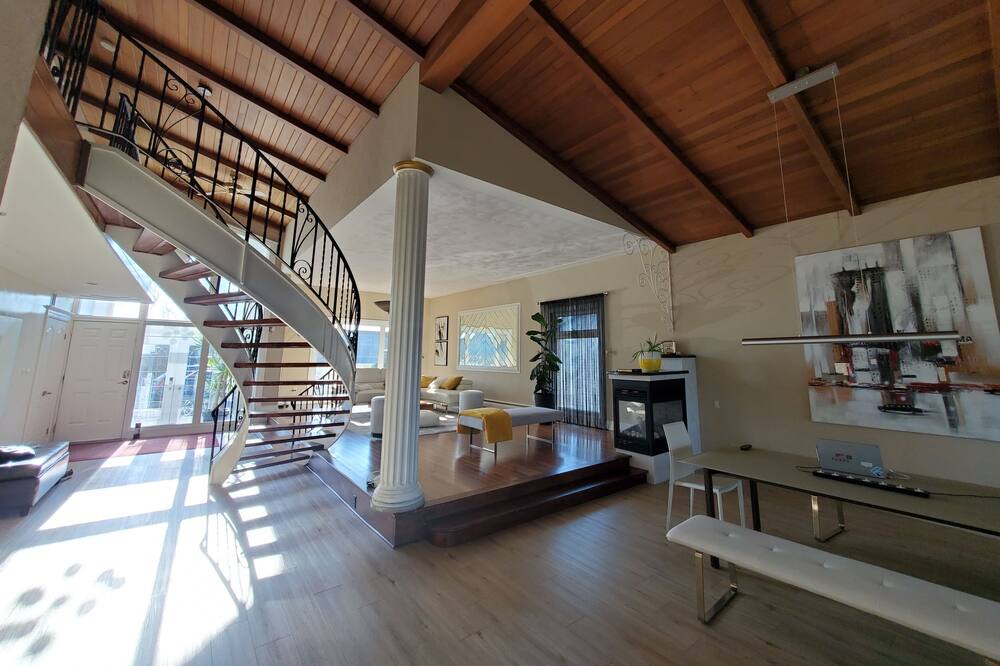 Photo of Livingroom in Stoney Creek