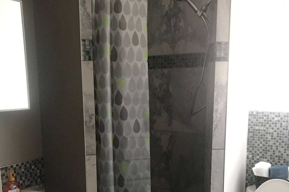 Photo of Bathroom in Laval