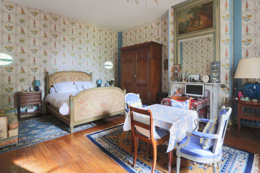 Photo of Bedroom in Cinq-Mars-la-Pile