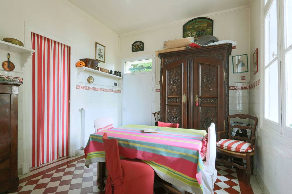 Photo of Kitchen in Cinq-Mars-la-Pile