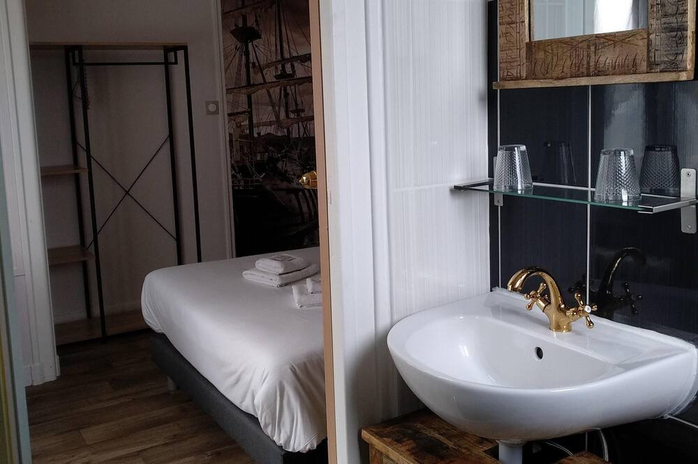 Photo of Bathroom in Ploermel