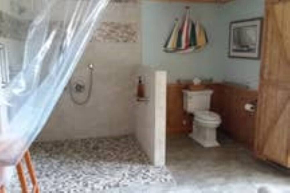 Photo of Bathroom in Cassatt
