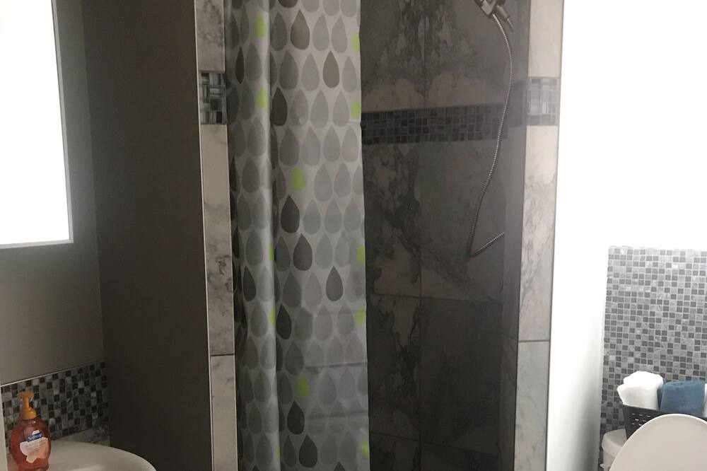 Photo of Bathroom in Laval