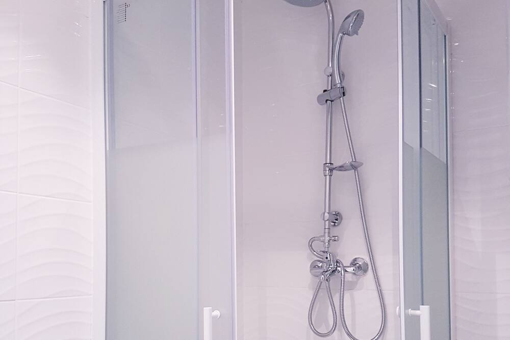 Photo of Bathroom in Persan