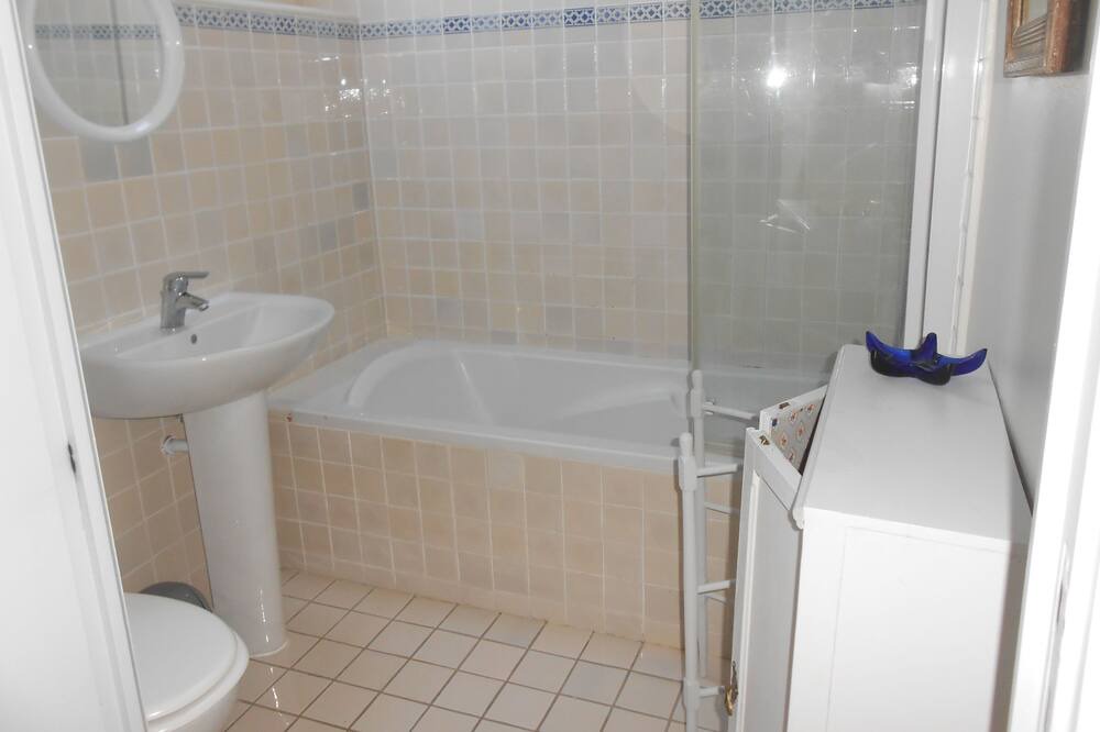 Photo of Bathroom in Vierville-sur-Mer