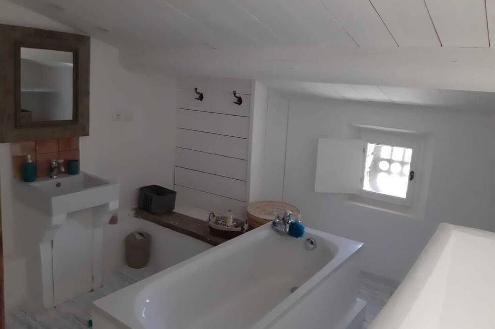 Photo of Bathroom in Lardiers
