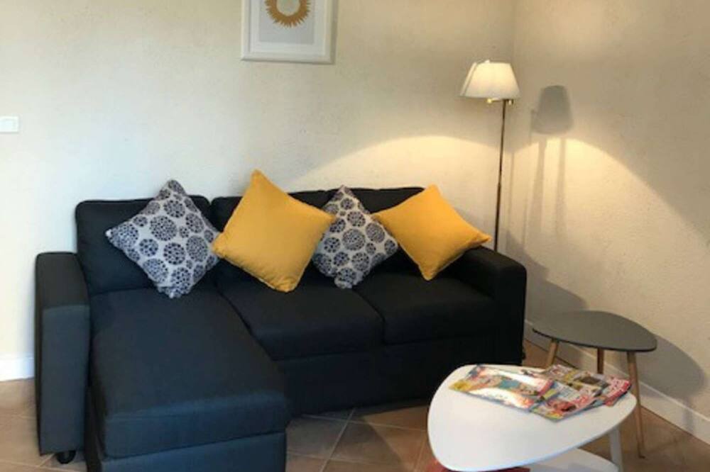 Photo of Livingroom in Castelnau-de-Montmiral