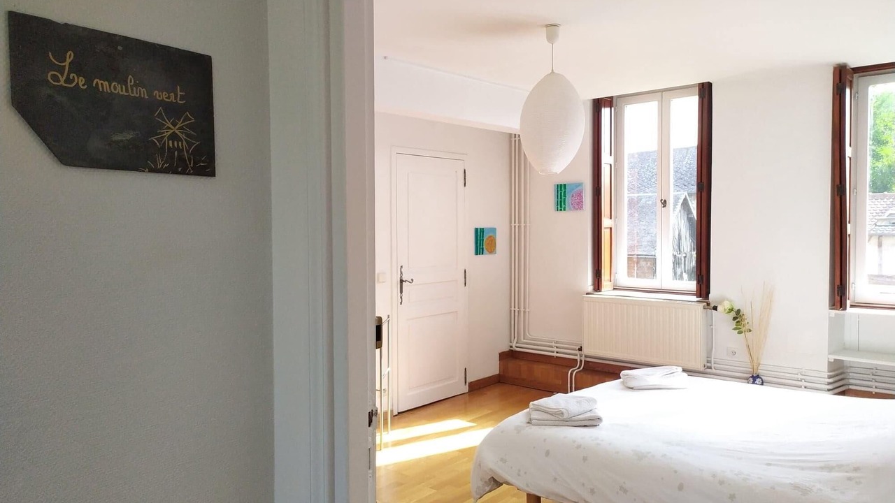 Photo of Bedroom in Bray-et-Lu