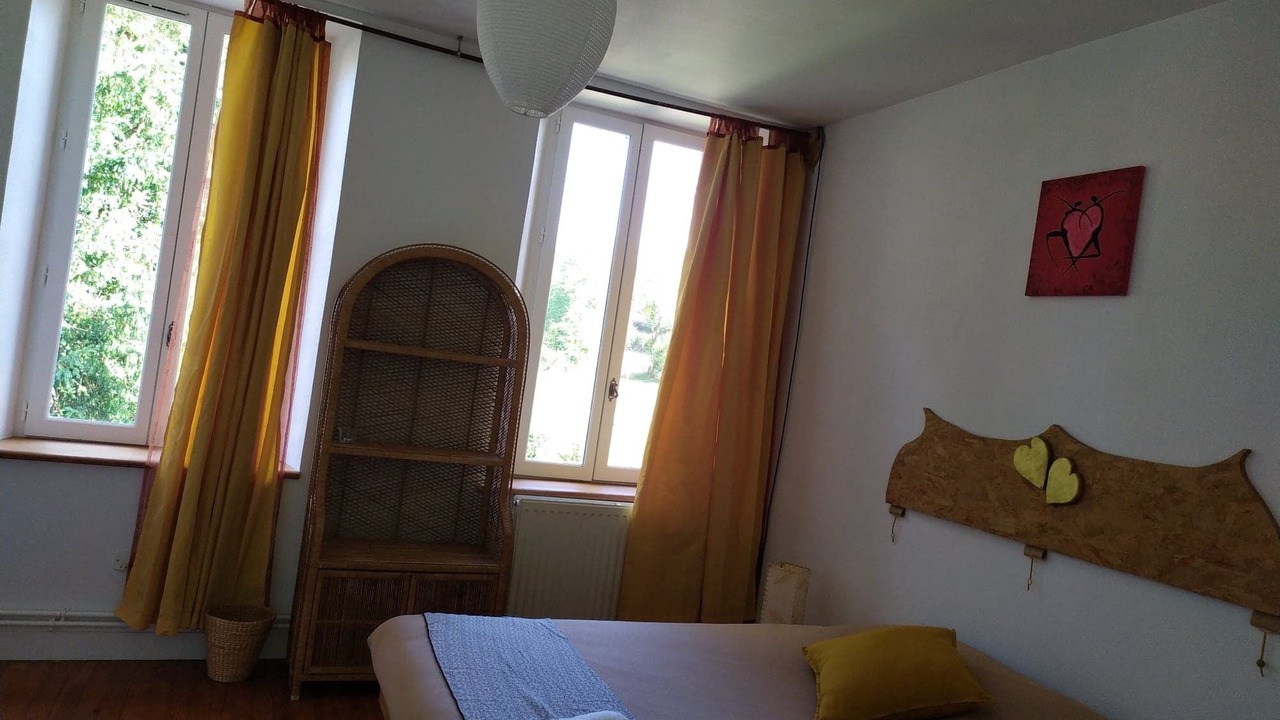 Photo of Bedroom in Bray-et-Lu
