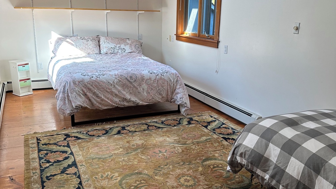 Photo of Bedroom in Center Sandwich