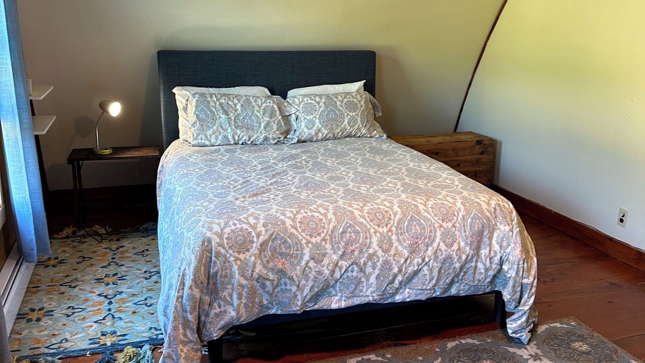 Photo of Bedroom in Center Sandwich