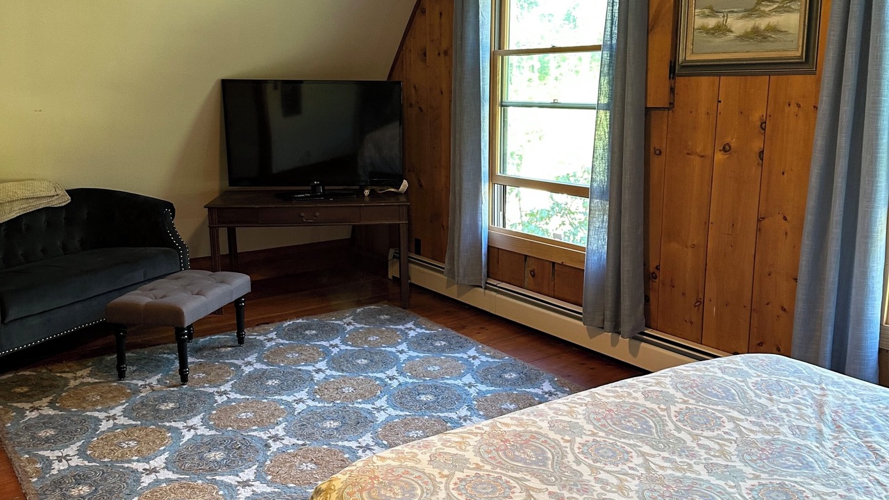 Photo of Bedroom in Center Sandwich