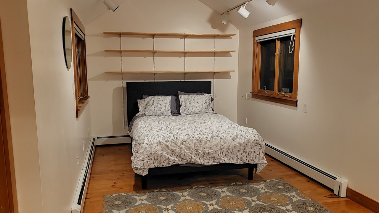 Photo of Bedroom in Center Sandwich
