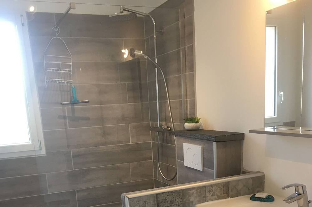 Photo of Bathroom in Ablon