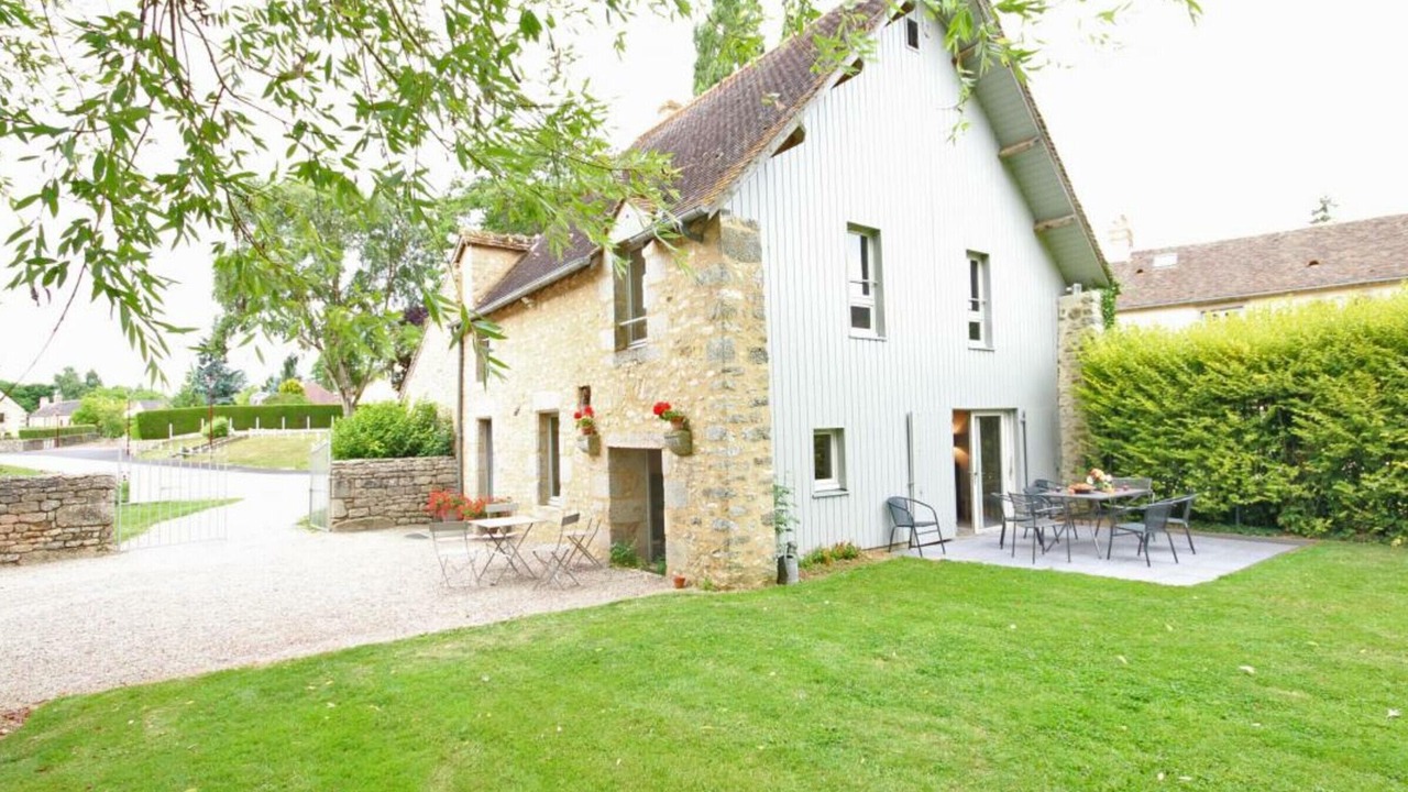 Photo of Outdoor in Cerise