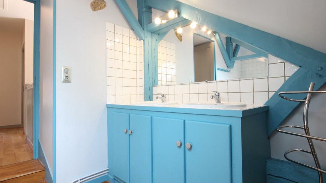 Photo of Others in Cerise