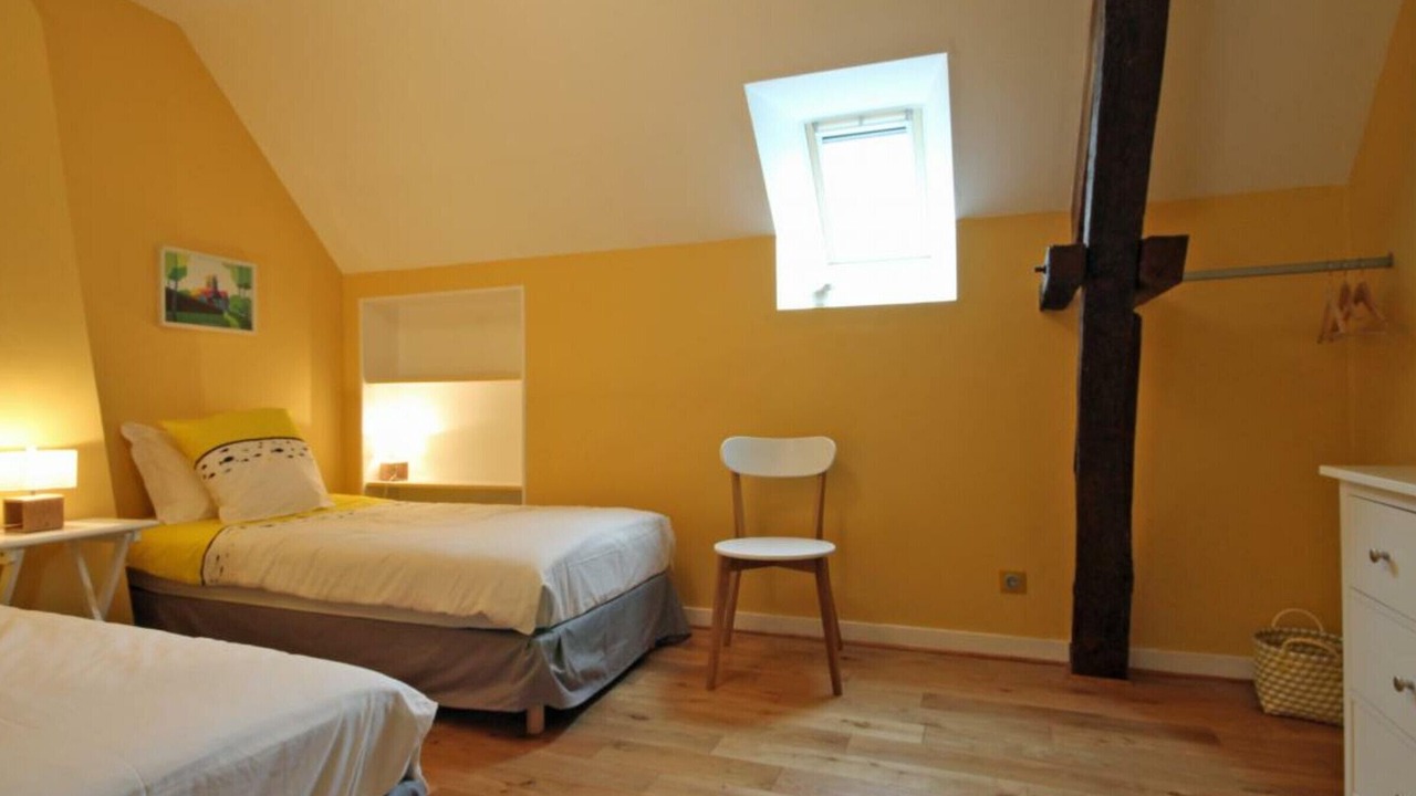 Photo of Others in Cerise