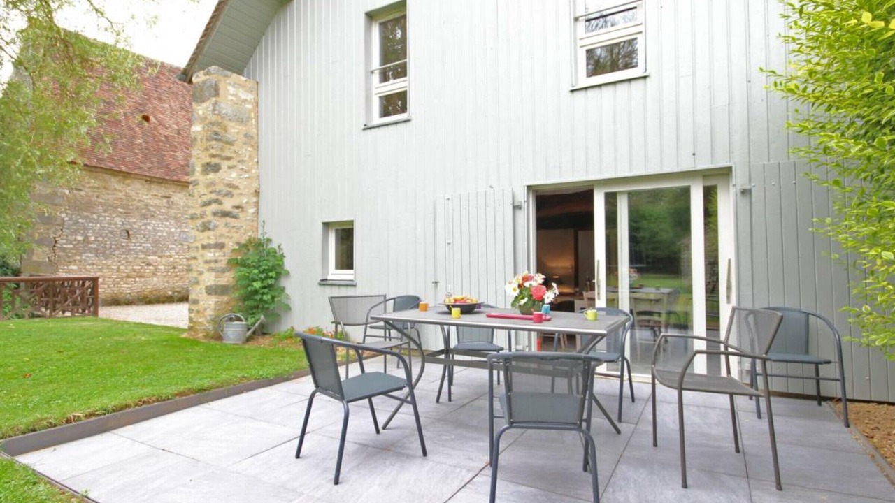 Photo of Outdoor in Cerise