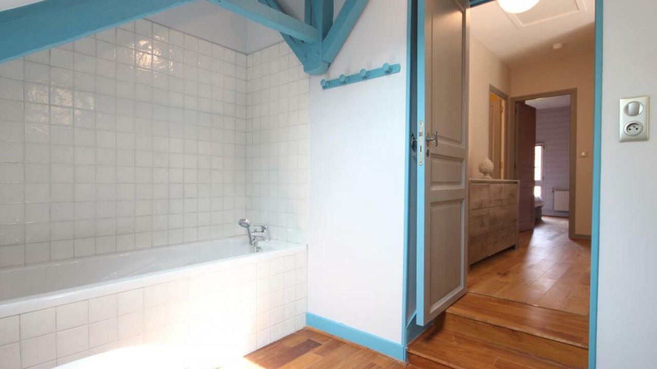 Photo of Bathroom in Cerise