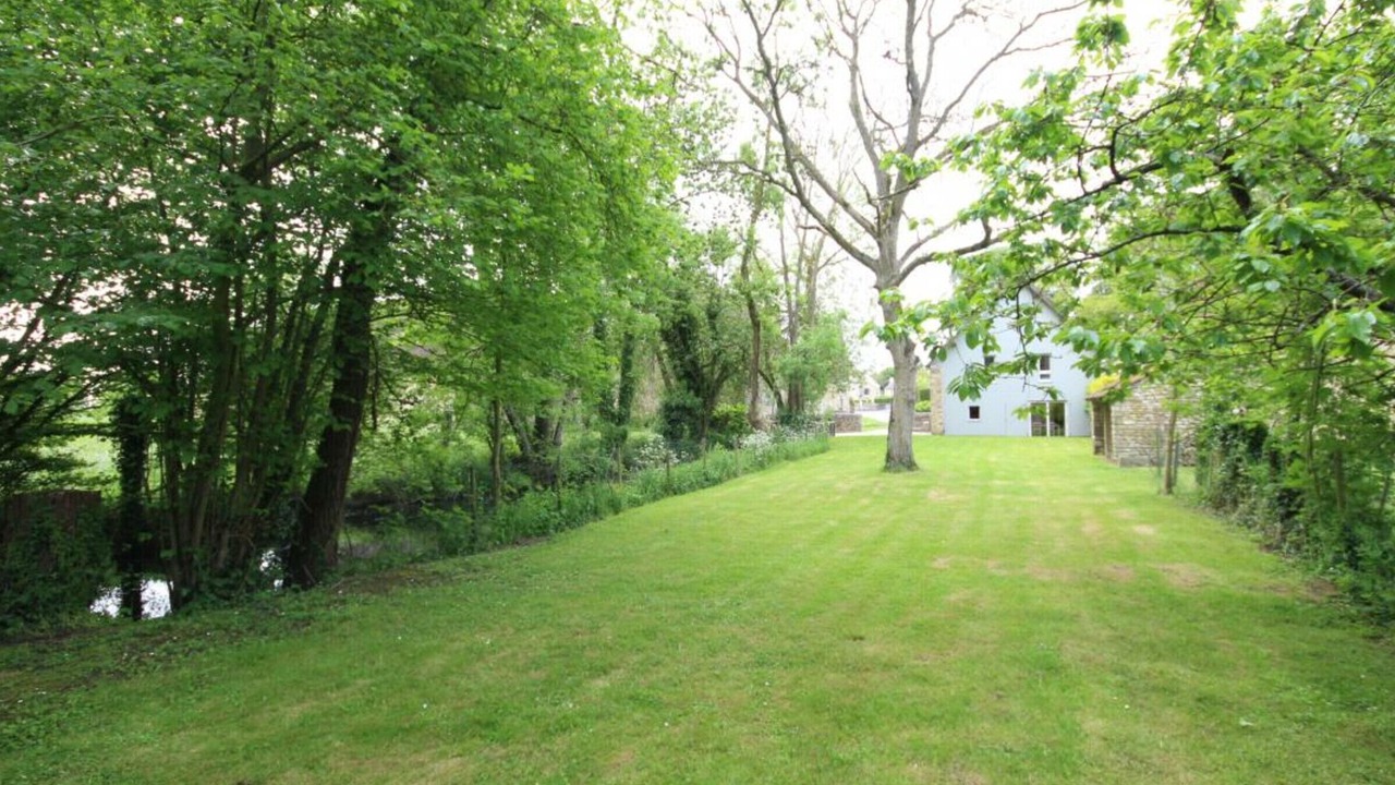 Photo of Outdoor in Cerise