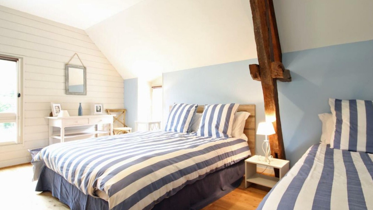 Photo of Others in Cerise