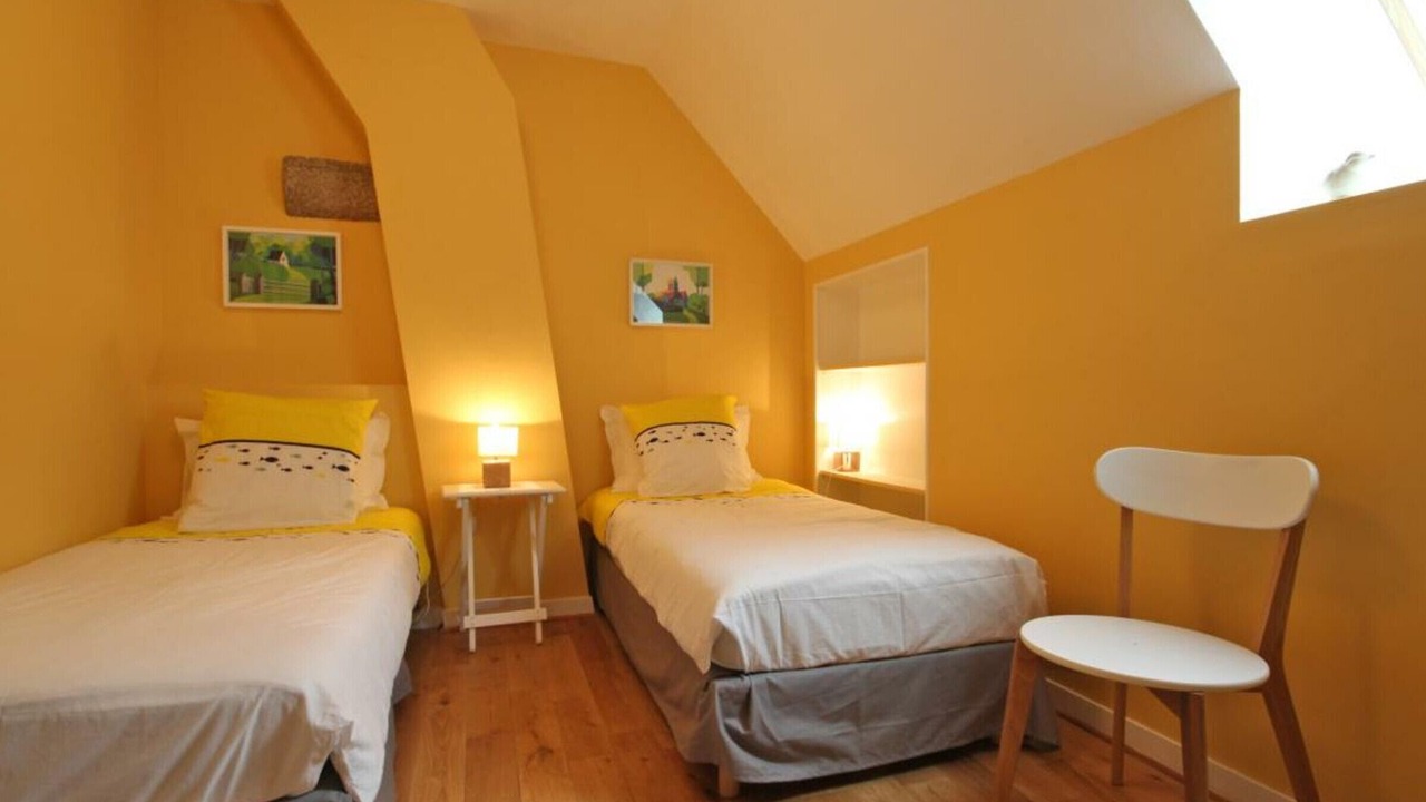 Photo of Others in Cerise