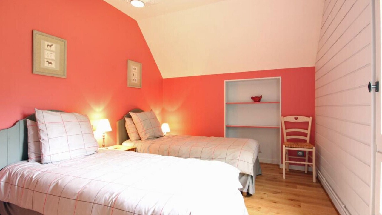 Photo of Others in Cerise