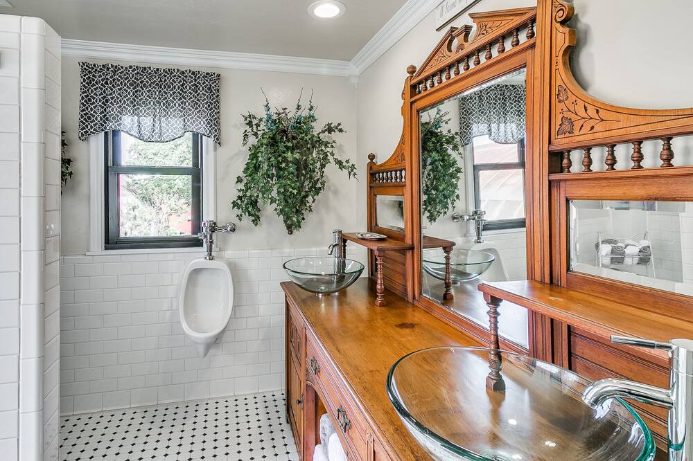 Photo of Bathroom in Guthrie