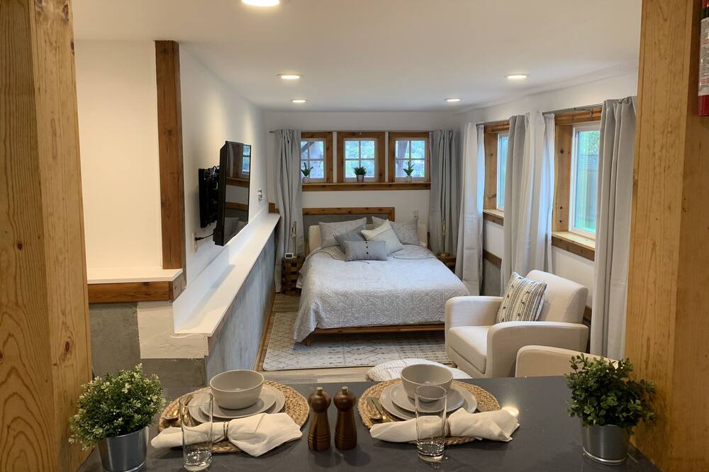 Photo of Bedroom in Redwood Heights